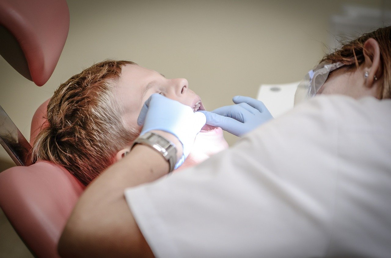 Consulter un dentiste doit être naturel et régulier