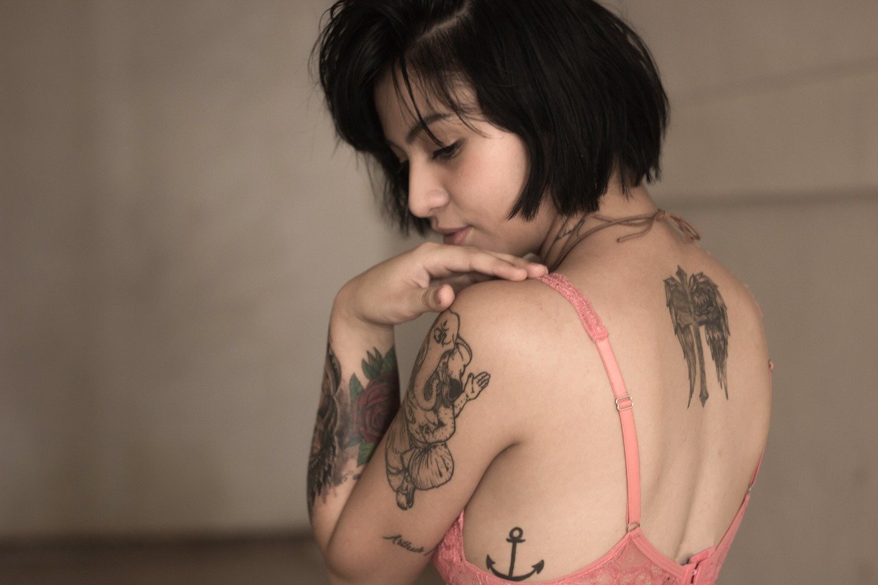 Où placer son tatouage pour être plus attirante ?  
